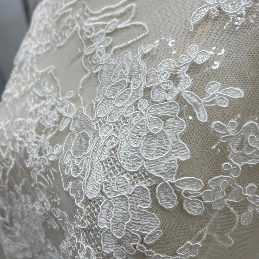 New trendy sequined tulle embroidery, suitable for wedding dress fabrics, custom-made women's clothing fabrics